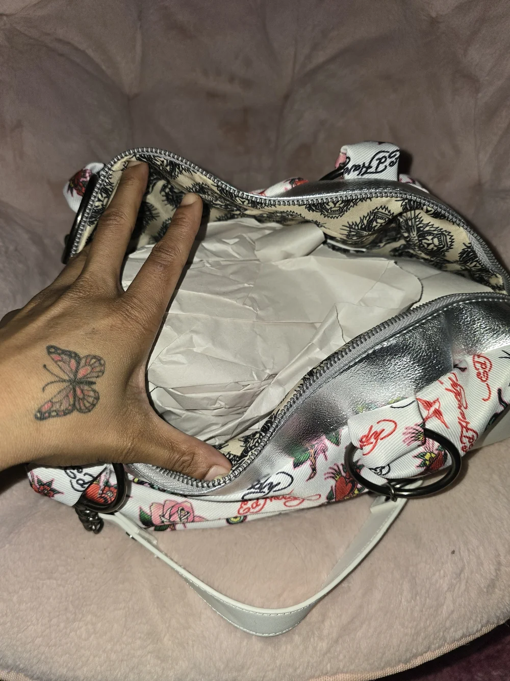 Ed Hardy White Shoulder Bag with Red Heart Motif and Studs - Picture 6 of 6